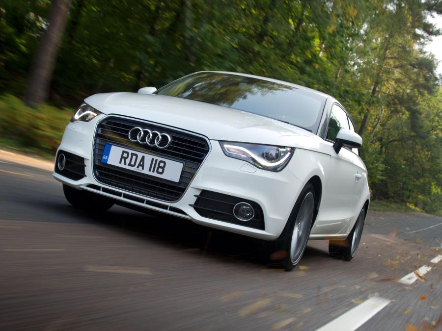  Audi A1 TDI (8X) 2010 года  (UK) (фото 13 из 29)